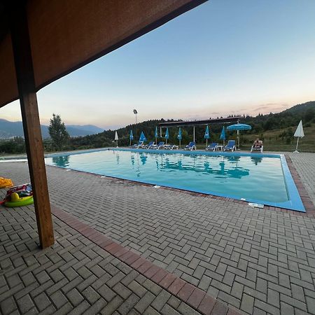 Hotel Praga Gorno Lakocerej Esterno foto