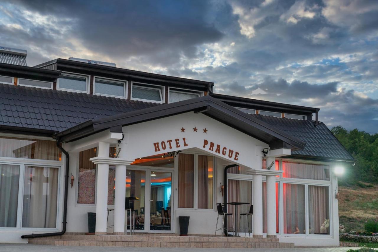 Hotel Praga Gorno Lakocerej Esterno foto