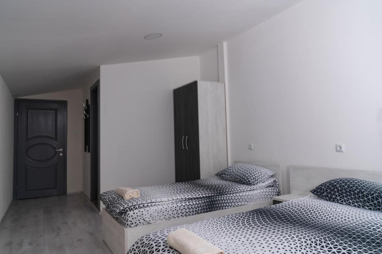 Hotel Praga Gorno Lakocerej Esterno foto
