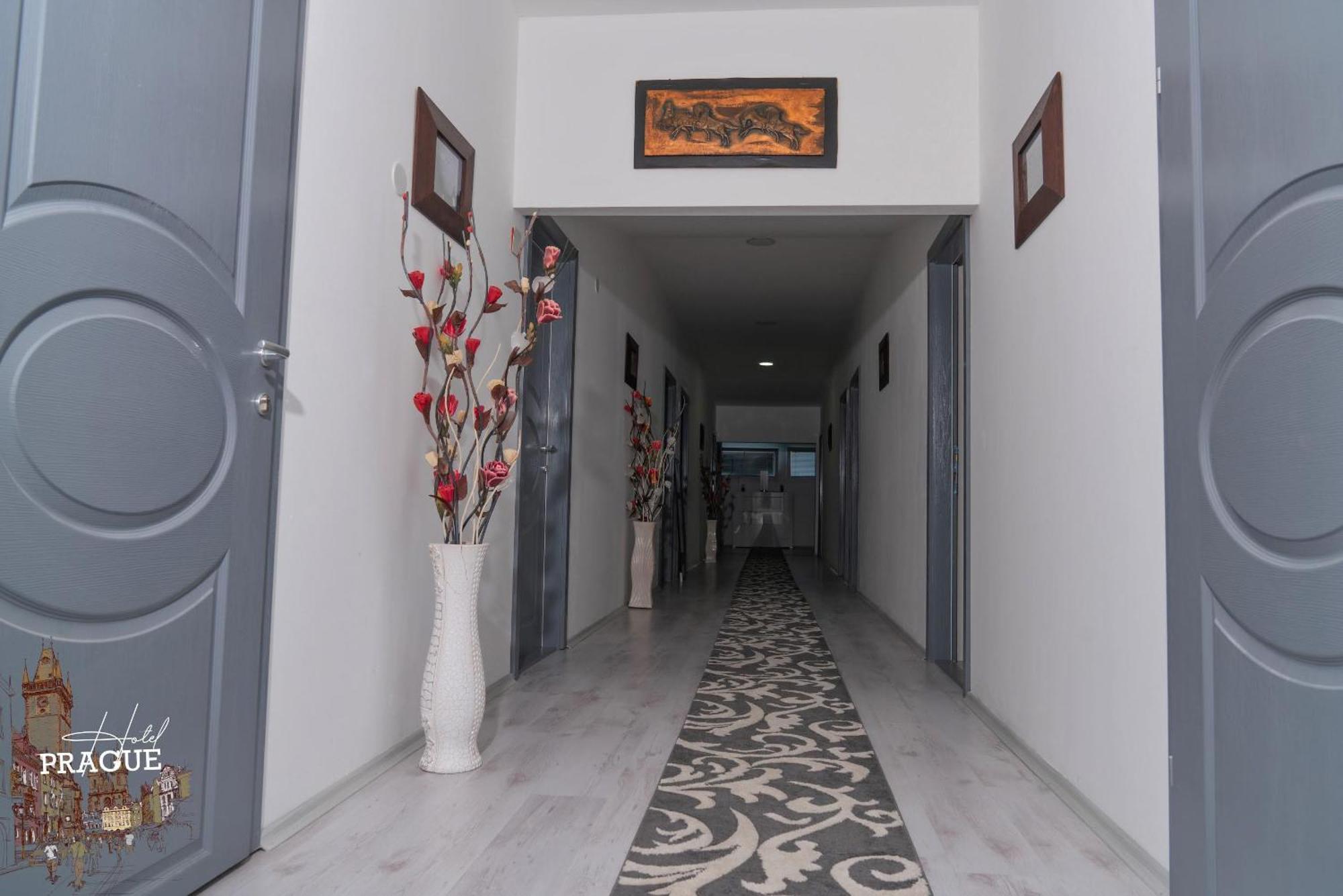 Hotel Praga Gorno Lakocerej Esterno foto