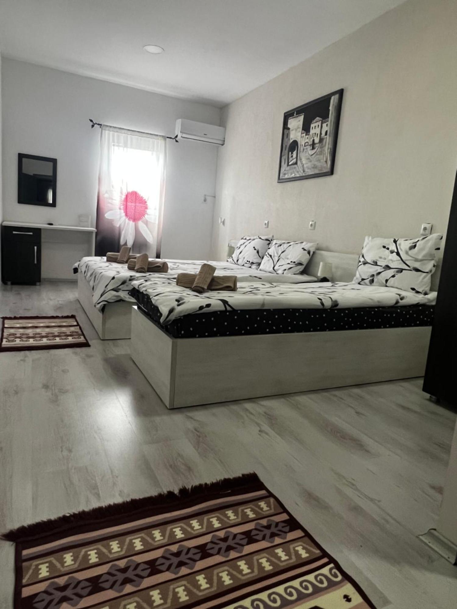 Hotel Praga Gorno Lakocerej Esterno foto
