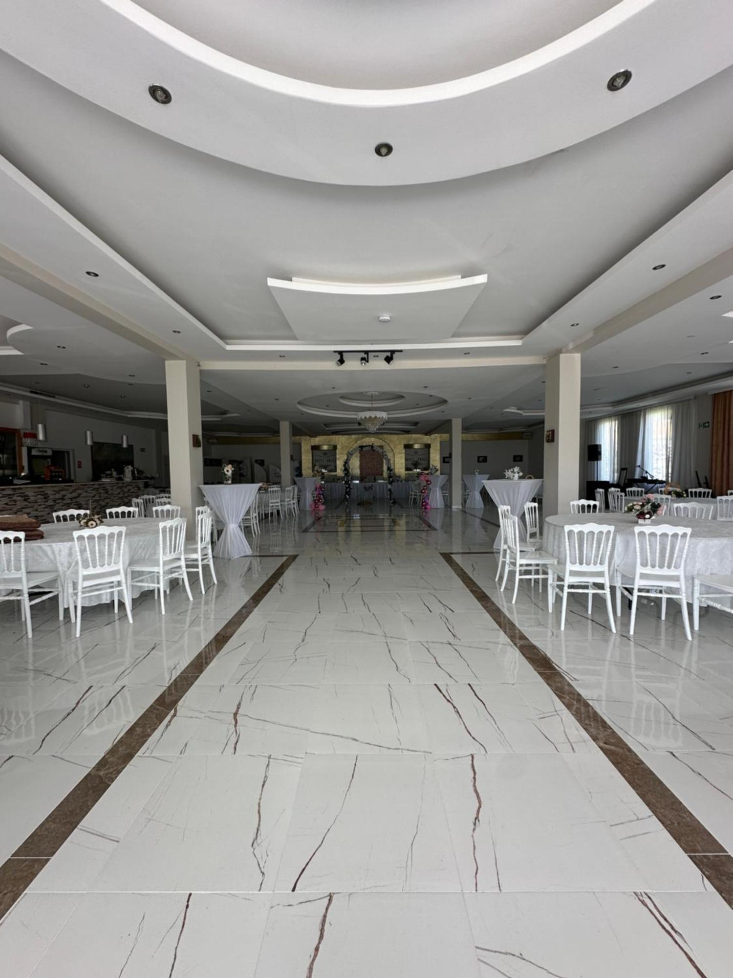 Hotel Praga Gorno Lakocerej Esterno foto